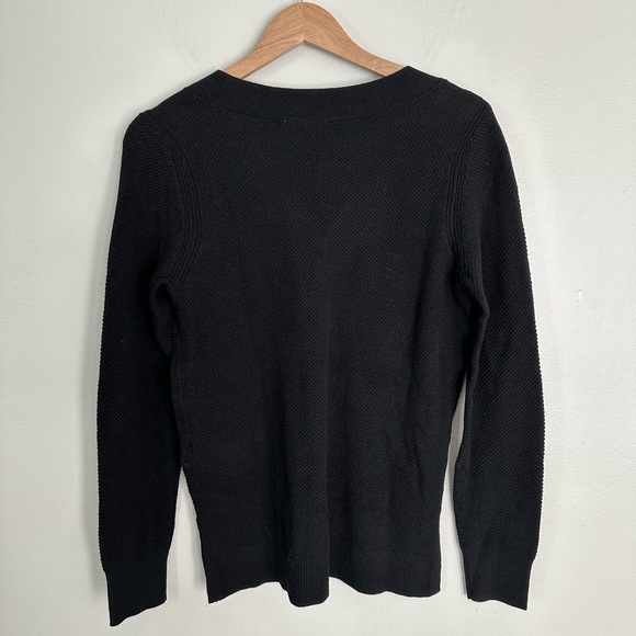 GAP VNeck Long Sleeve Black Knitted Shirt size Small. New with tag - Picture 2 of 6